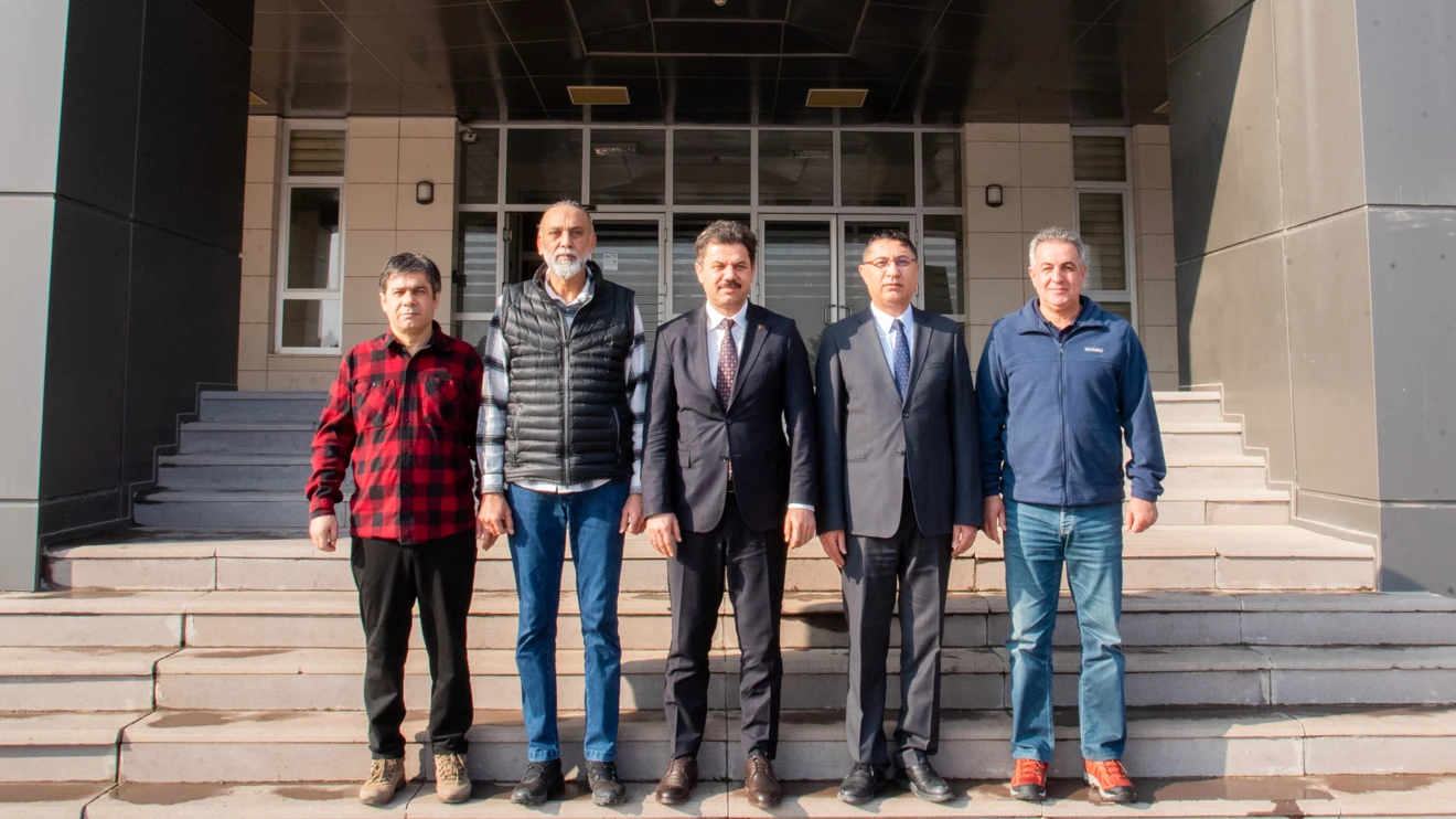 Rektör Yılmaz, Spor Bilimleri Fakültesinde tesisleri inceledi